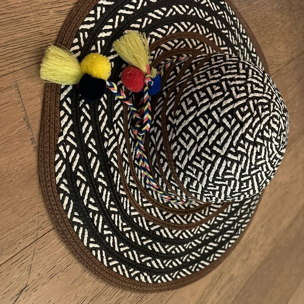 Steve Madden Black and White Geometric Knit Hat